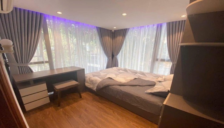 Cho thuê căn hộ Tập thể Tầng 3, Phố Thái Thịnh 100m2, 3 ngủ, 11 Triệu